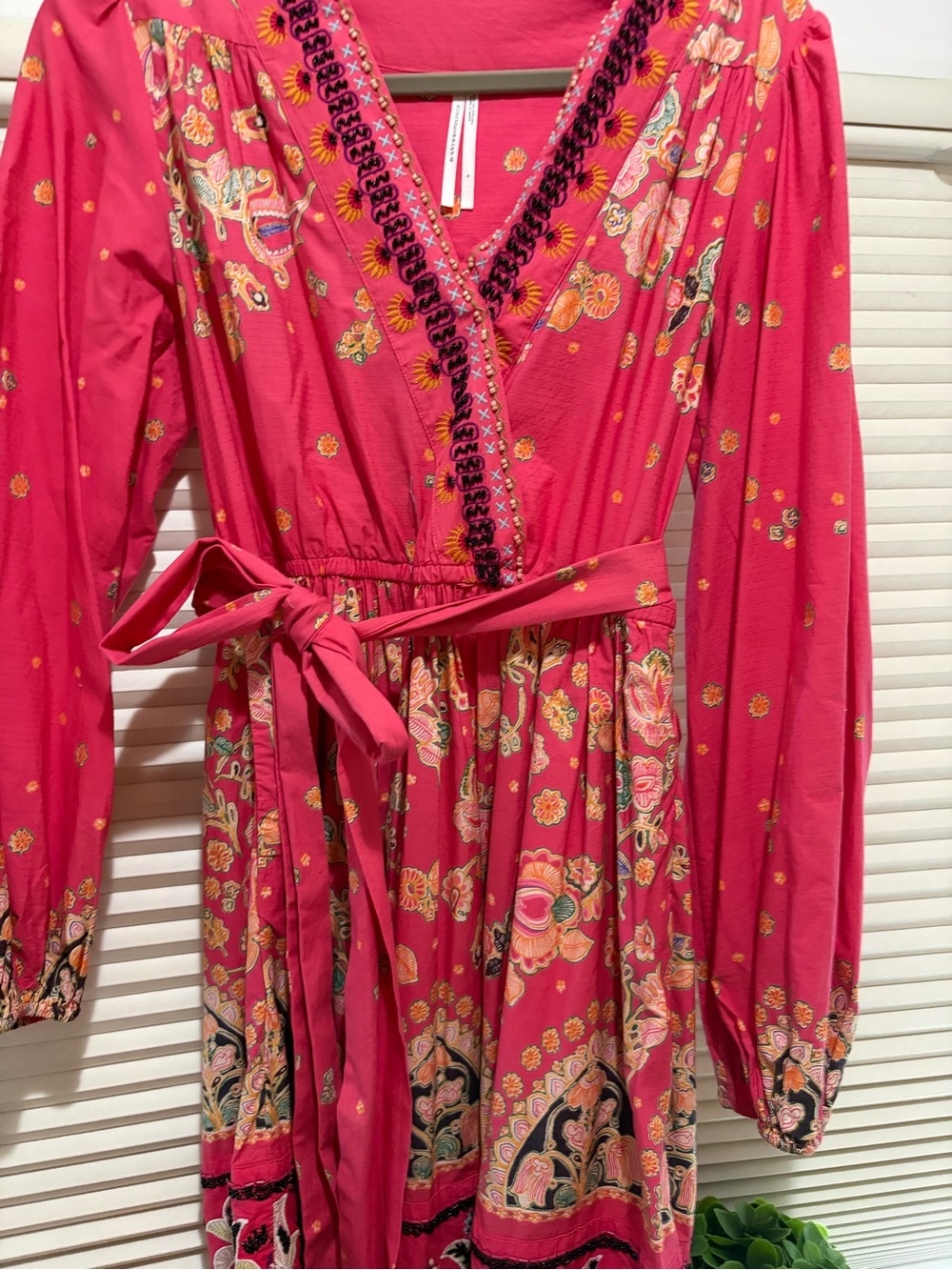 Anthropologie Raquel
Embroidered Mini Fuchsia Printed V-Neck Long-Sleeve dress - Picture 5 of 6